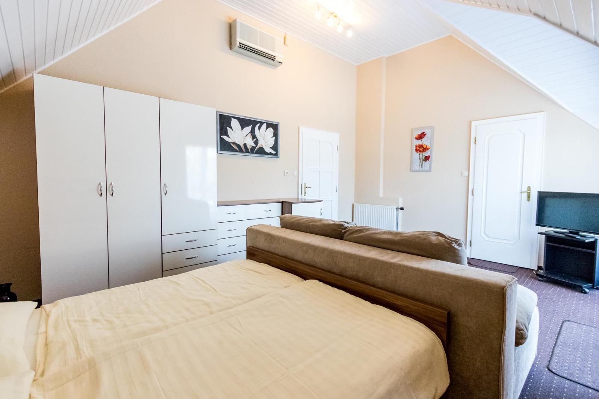 Hotel Haus Sonnenhof Siófok Zewnętrze zdjęcie